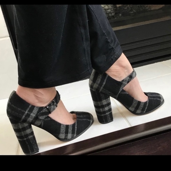 Mix No. 6 Shoes - NWOT Sexy windowpane plaid maryjane pumps.Sz.9.